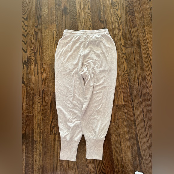 Lululemon beige joggers size 6 - Picture 2 of 5